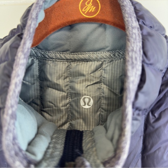 LULULEMON Run Turn Around Reversible Down Vest 650 Fill Women's sz 4 - Picture 5 of 12